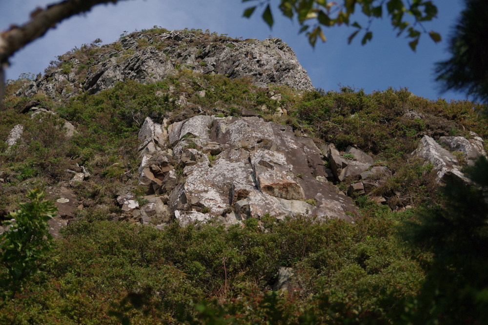 図2 　イワウベツ川層の安山岩.jpg