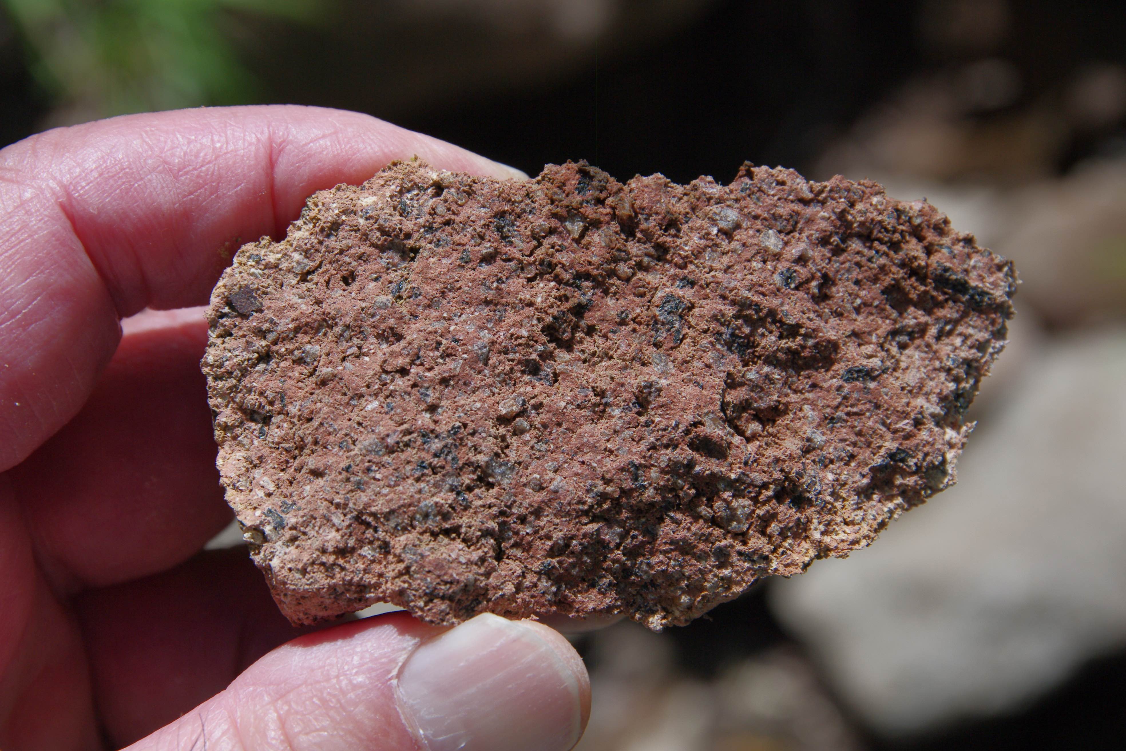 写真7　赤色酸化安山岩.jpg